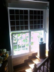 Ventana cuadrada en hueco REDONDO 