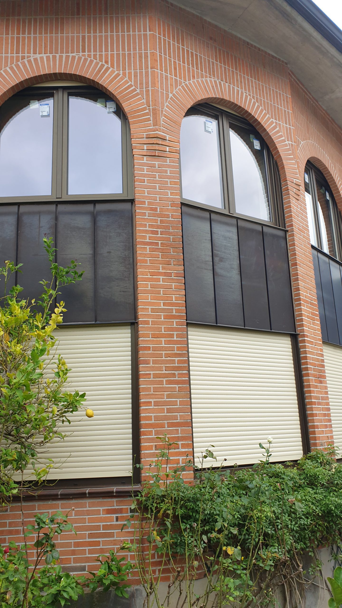 Ventanas redondas echas cuadradas